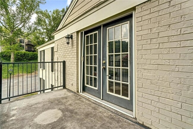 Building Photo - 3513 Essex Ave