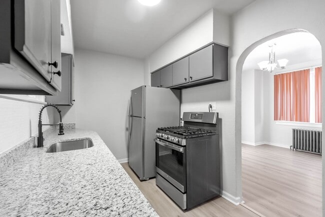 Building Photo - MOVE-IN SPECIAL! First month's rent just $...