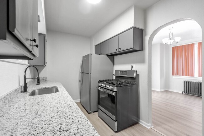 Building Photo - Renovated 3 bedroom home available NOW!