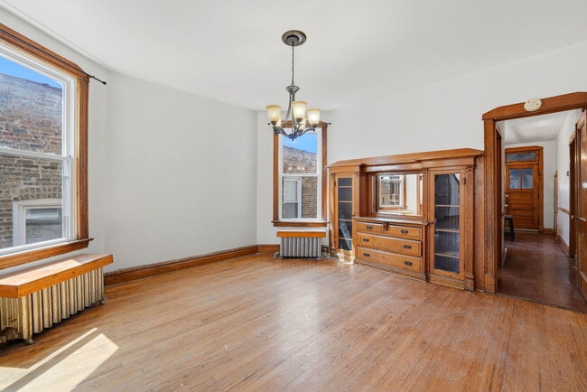 Building Photo - 1526 N Springfield Ave