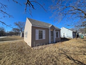Building Photo - 158 S Roosevelt Rd