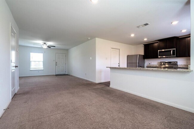 Building Photo - 128 Maywood Ln