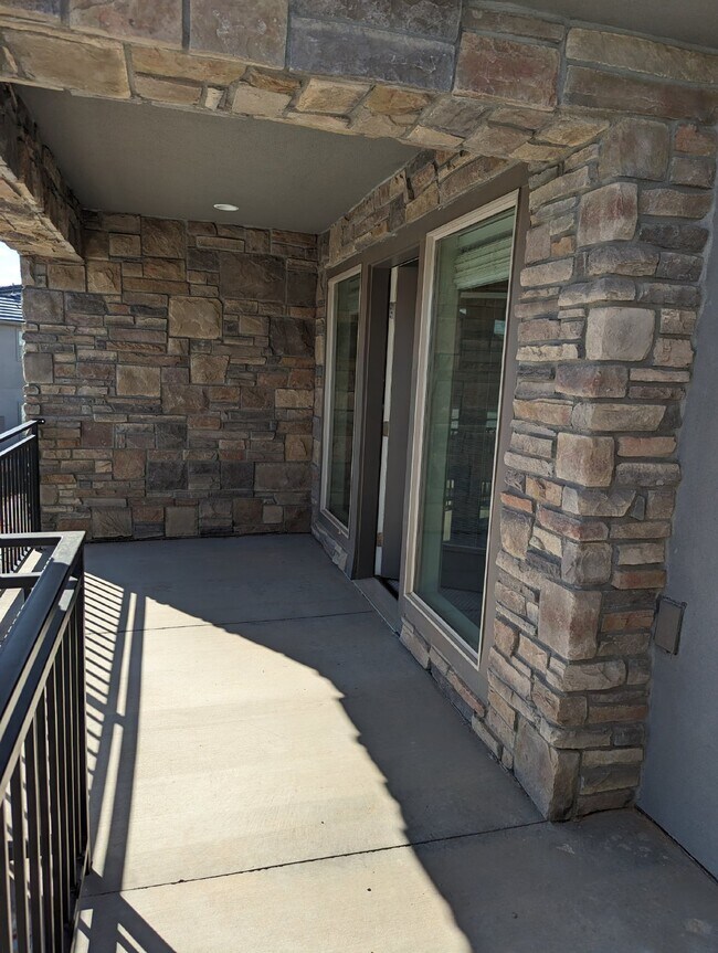 Building Photo - Azalea Townhomes Poolside Living 3 Bed 2.5...