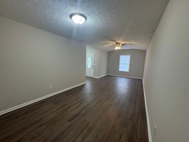 Building Photo - Newly Renovated 3BR 2BA home close to GM, ...