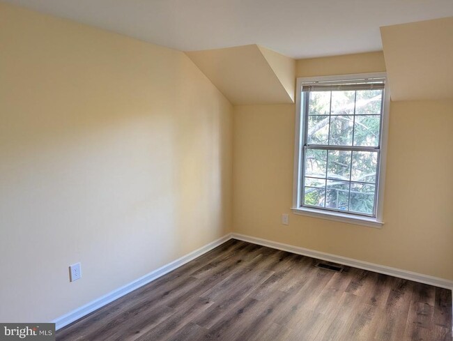 Building Photo - 14449 Gringsby Ct