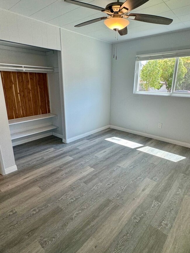 Building Photo - Beautiful & Welcoming 3 Bed/2 Bath Walking...