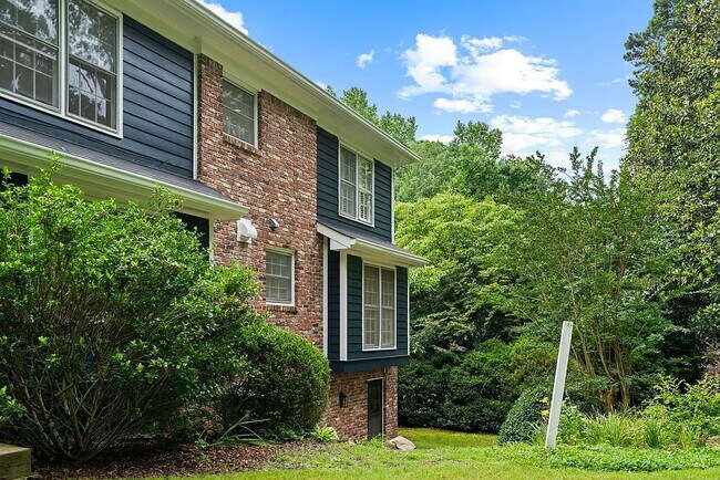 Building Photo - 2340 Castleridge Ct