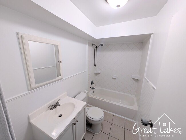 Building Photo - $200 OFF FIRST MONTH'S RENT - Cozy 2 Bedro...