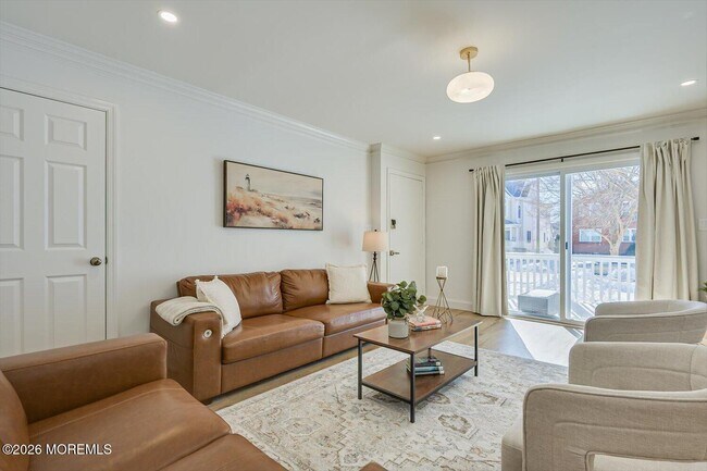 Building Photo - 212 10th Ave