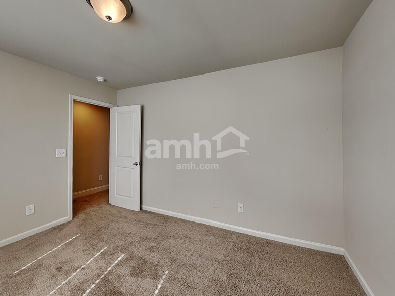 Building Photo - 30 Pratt Dr