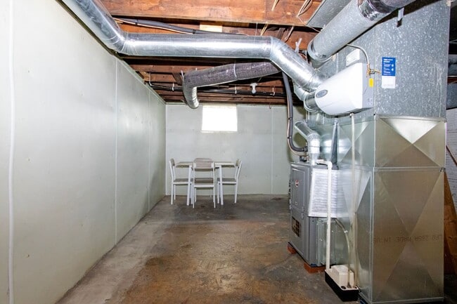 Building Photo - 809 Gasche St
