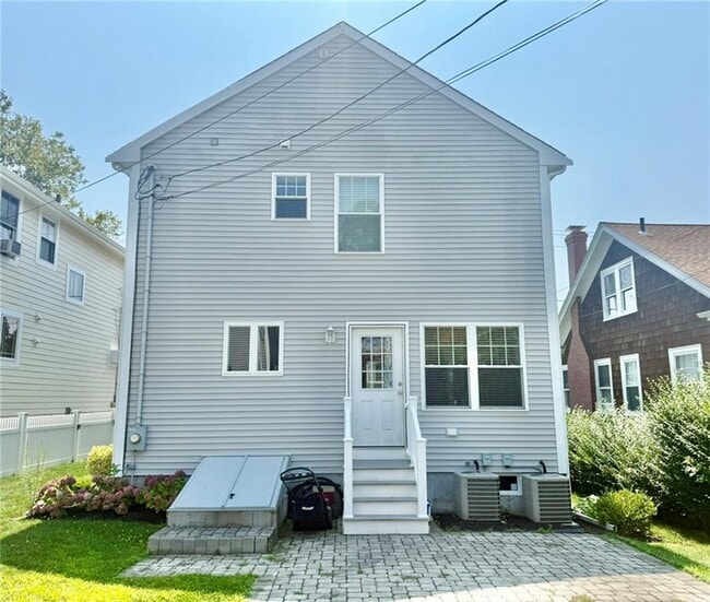 Building Photo - 52 Bedlow Ave