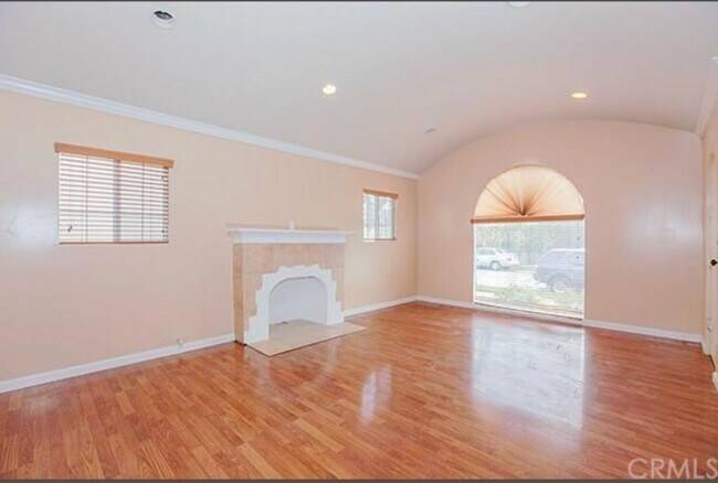 Building Photo - 1745 W 65th St