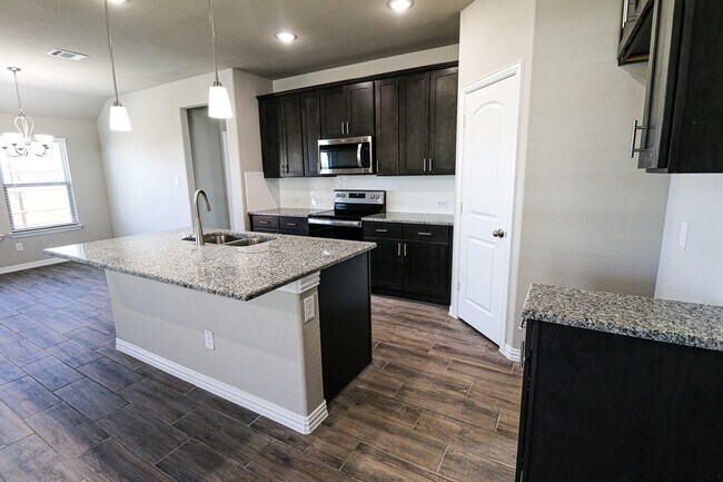 Building Photo - 504 Lakeway Ln