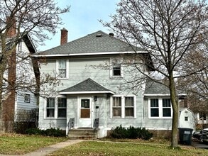Building Photo - AVAILABLE NOW - 4 Bed, 2 Bath Chester Park...