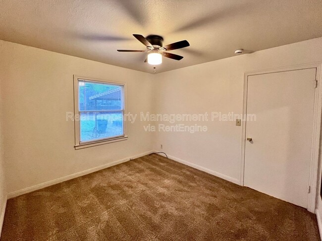 Building Photo - 1132 W Saginaw Way