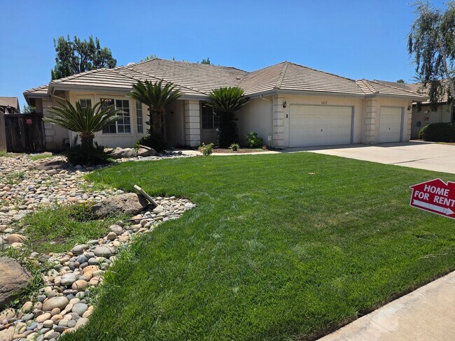 Building Photo - Beautiful 4 Bedroom 2 Bath Home