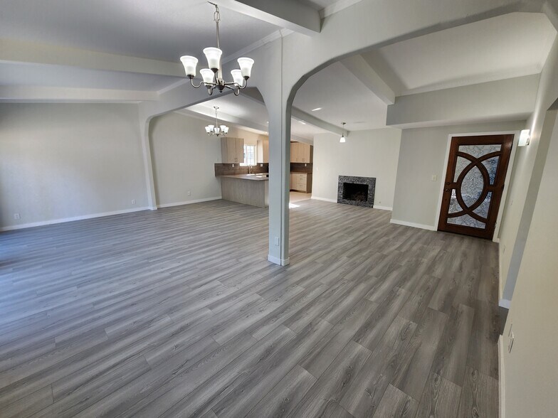 Building Photo - 7756 Zelzah Ave
