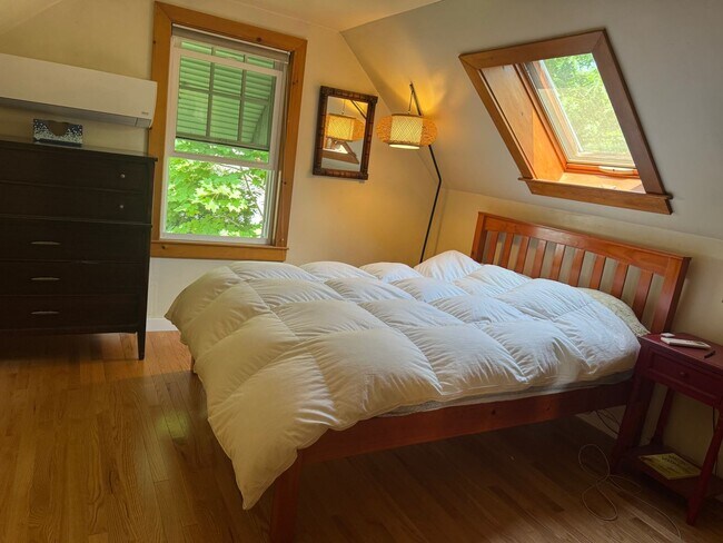 Building Photo - Furnished 3 bedroom home in Lebanon