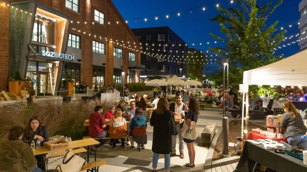 Building Photo - 475 Arsenal St