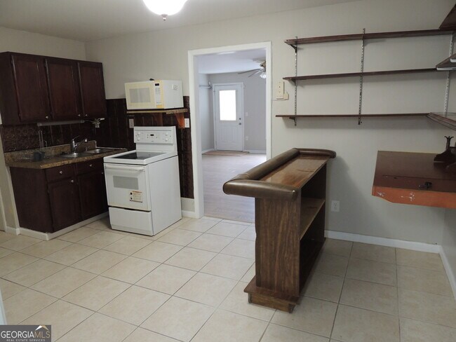 Building Photo - 450 MacLand Dr