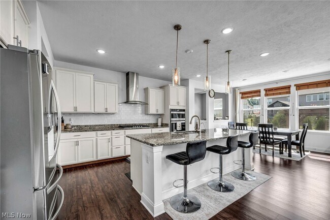 Building Photo - 172 Harvester Dr