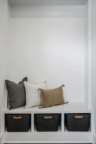 Building Photo - 211 S High St