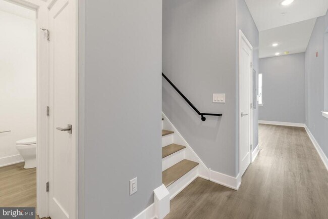 Building Photo - 2119 N Front St