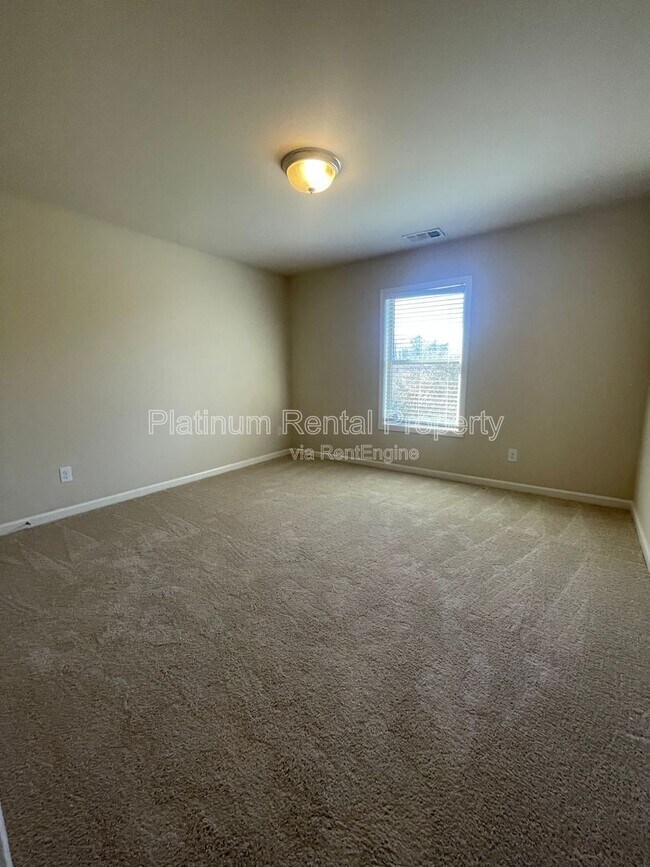 Building Photo - 4425 Huron Dr