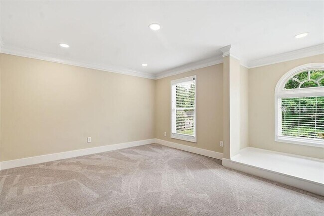 Building Photo - 2058 Woodside Park Dr