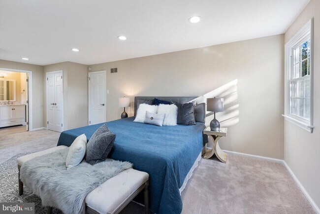 Building Photo - 450 Ridge Run