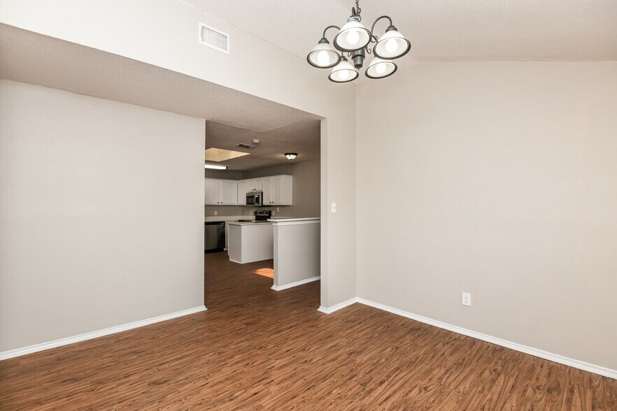 Building Photo - 415 Faircrest Dr