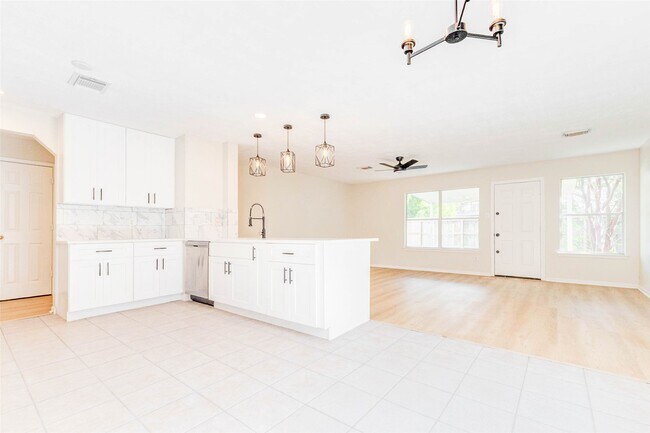 Building Photo - 5318 Cilantro Ln