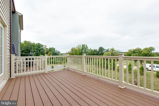 Building Photo - 7912 N Gladden Farm Way