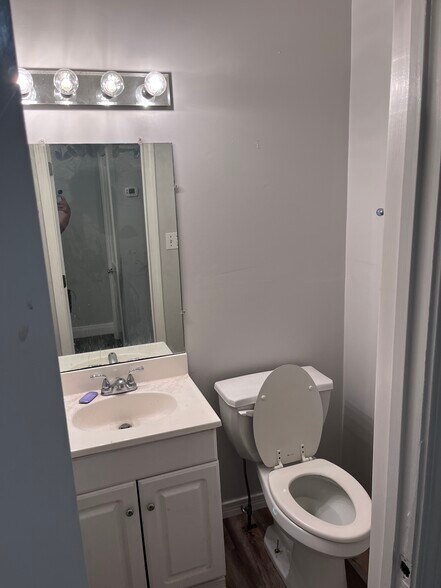 Half bath - 539 Maple Ave