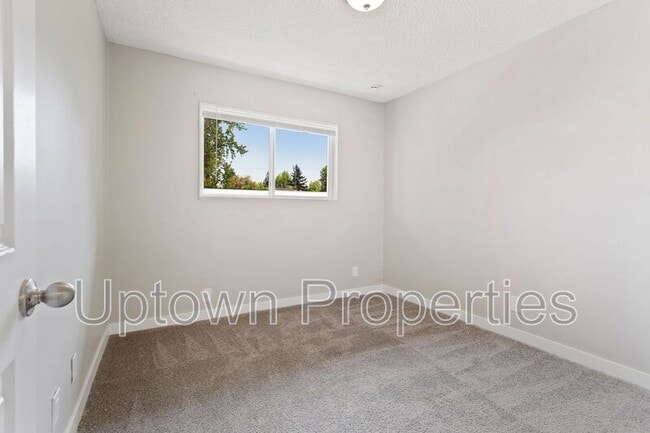 Building Photo - 2606 NE Lombard St
