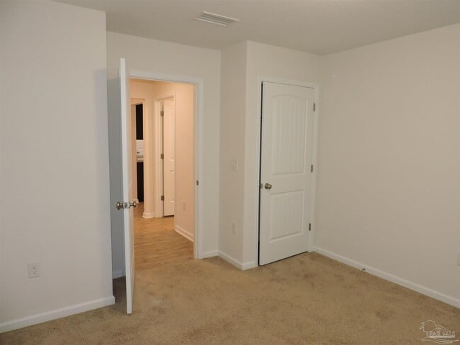 Building Photo - 5780 Blackhorse Cir