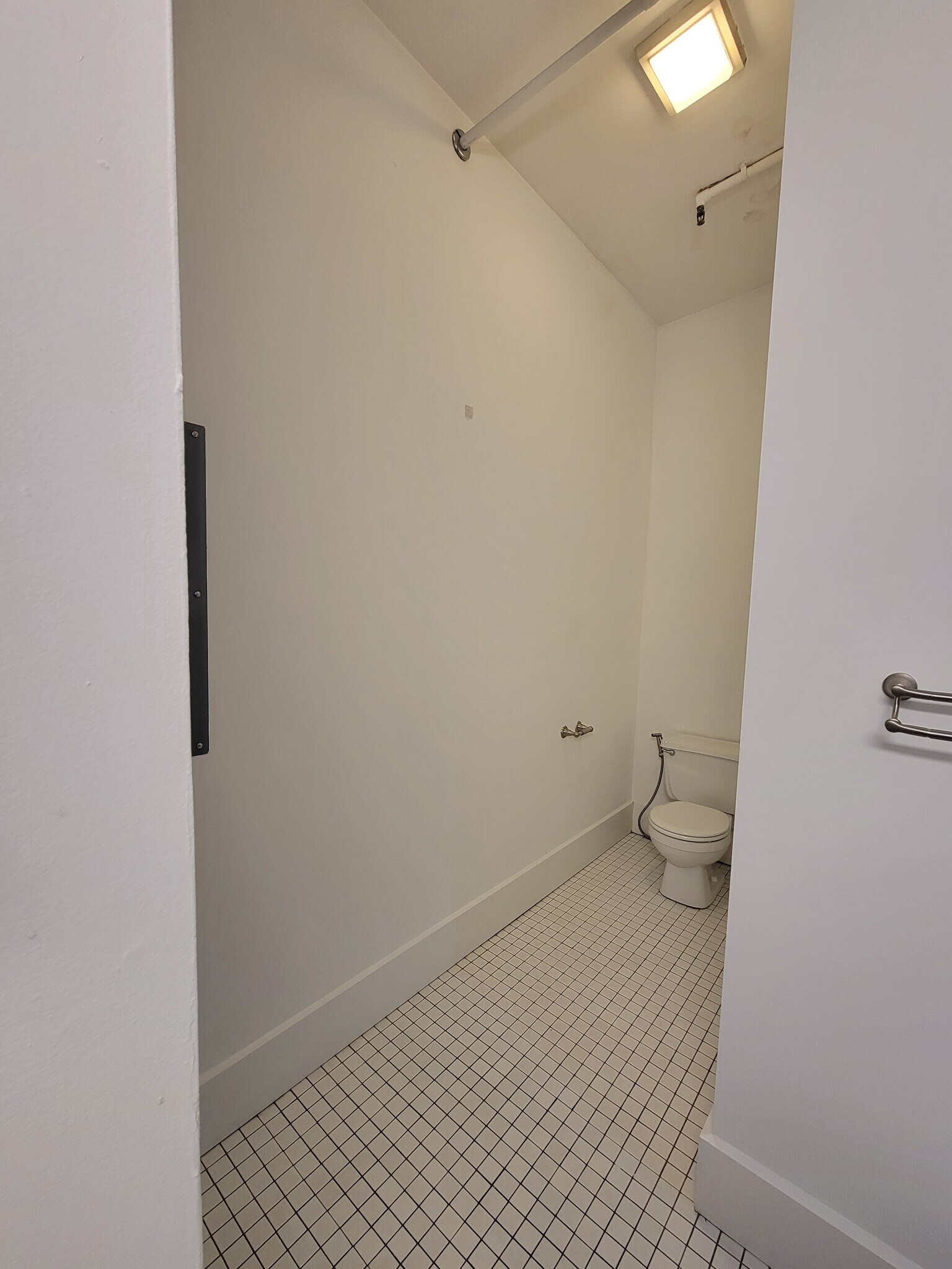 Building Photo - 122 N 3rd St