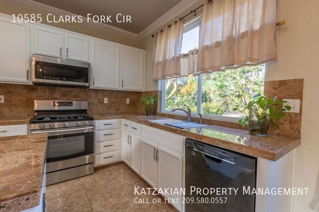 Building Photo - Charming 4-Bedroom Home in Spanos Park Wes...