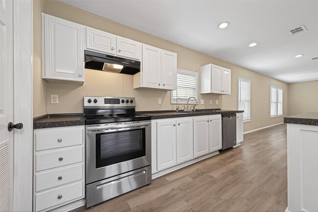 Building Photo - 15933 W Relza Dr