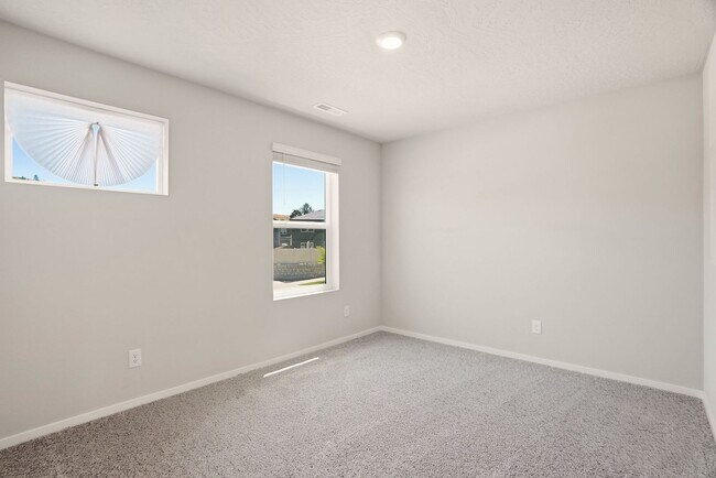 Building Photo - Beautiful Liberty Lake DR Horton Home!