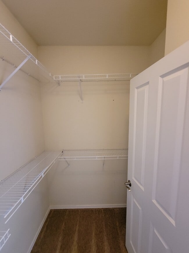 Building Photo - Spacious & Stylish 3-Bedroom Home in a Desirable Neighborhood!