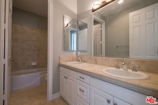 Building Photo - 22430 Leisure Dr
