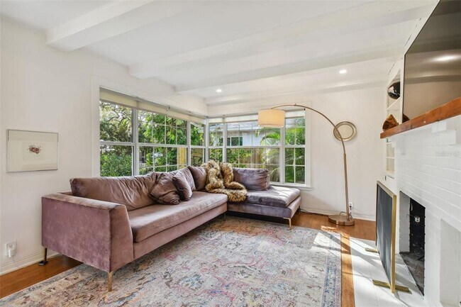 Building Photo - 145 24th Ave SE