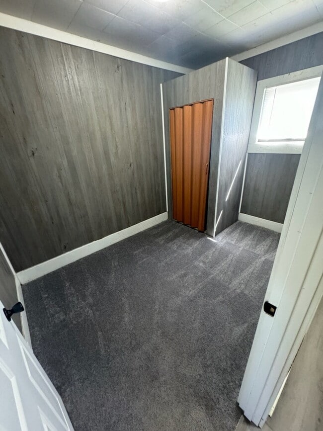 Building Photo - Single Level 1 Bedroom Apartment