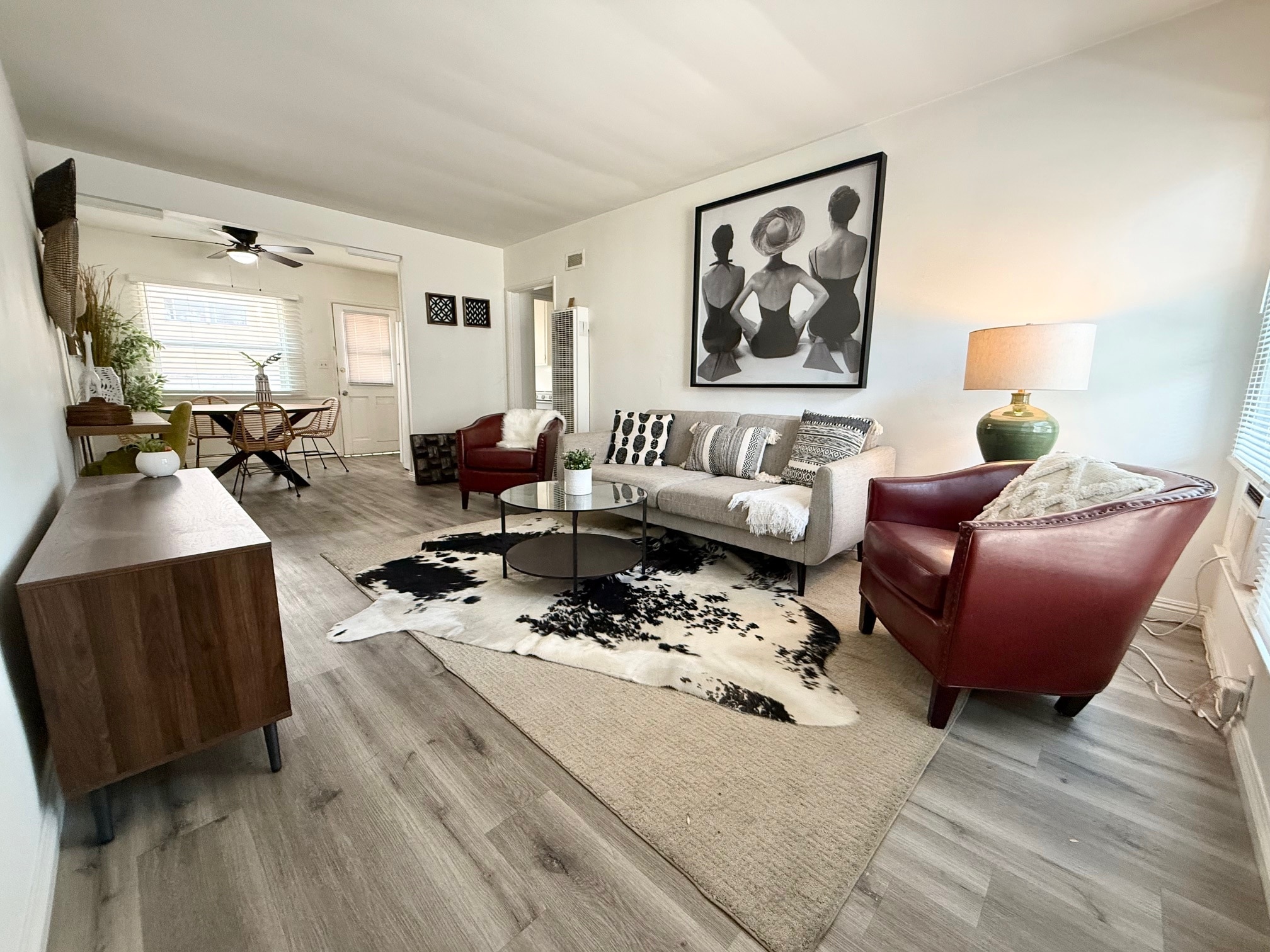 Building Photo - 14122 Delano St