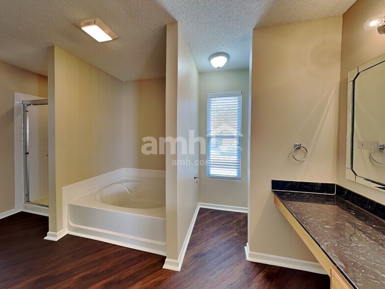 Building Photo - 10383 Homestead Dr