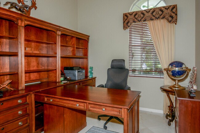 Building Photo - 4676 Manderly Dr
