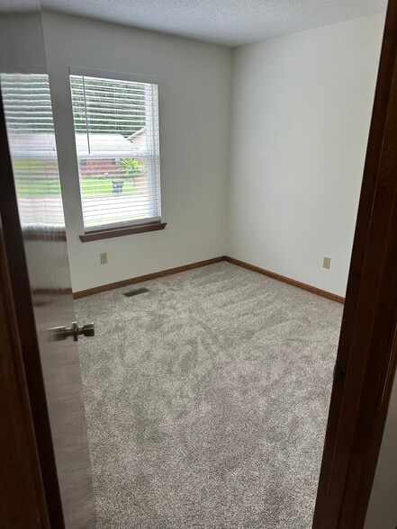 Building Photo - 1424 N Winer Dr