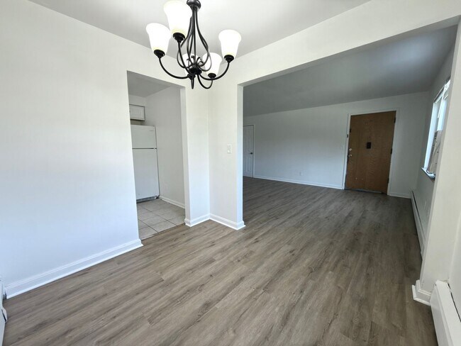 Building Photo - 5917 Cary Ave